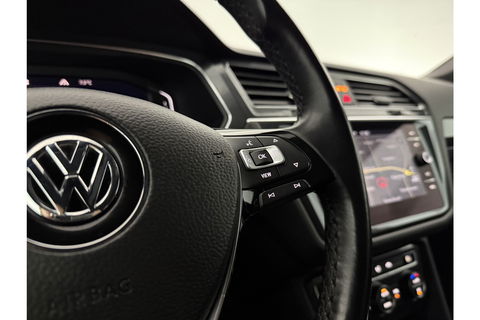 Volkswagen Tiguan 1.5 TSI Highline R-Line 150PK DSG Virtual LED Camera Carplay Clima Cruise Navi PDC 20''LMV