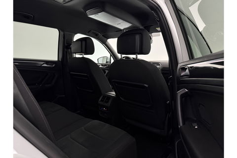 Volkswagen Tiguan 1.5 TSI Highline R-Line 150PK DSG Virtual LED Camera Carplay Clima Cruise Navi PDC 20''LMV