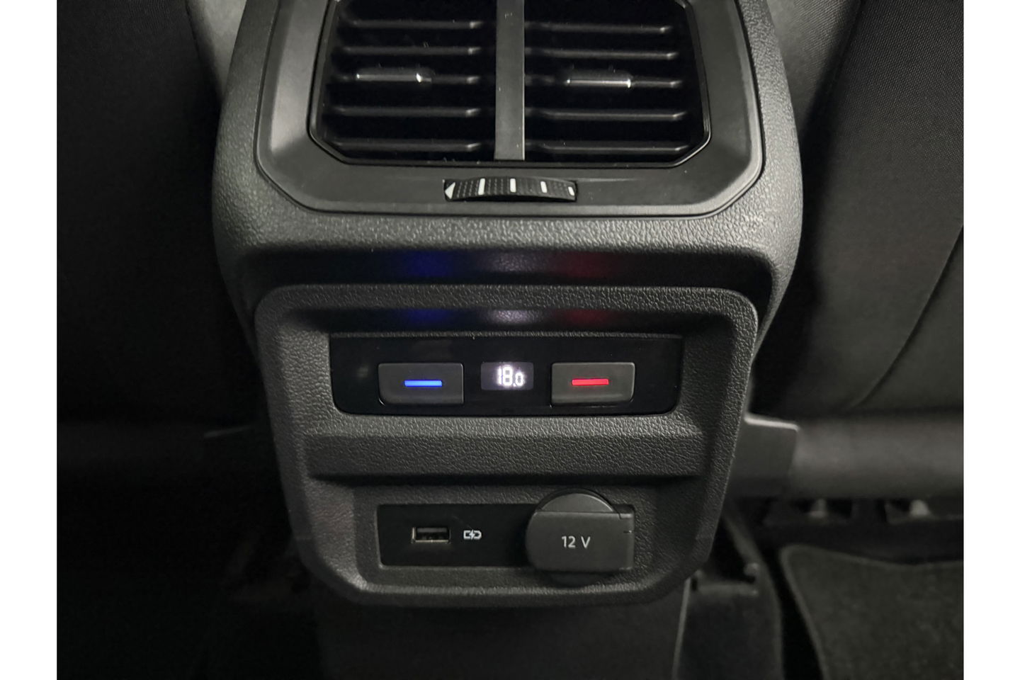 Volkswagen Tiguan 1.5 TSI Highline R-Line 150PK DSG Virtual LED Camera Carplay Clima Cruise Navi PDC 20''LMV