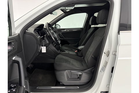 Volkswagen Tiguan 1.5 TSI Highline R-Line 150PK DSG Virtual LED Camera Carplay Clima Cruise Navi PDC 20''LMV
