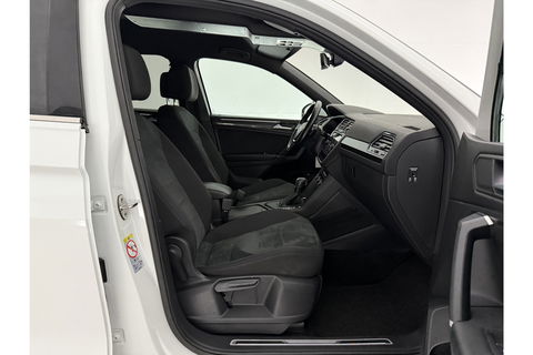 Volkswagen Tiguan 1.5 TSI Highline R-Line 150PK DSG Virtual LED Camera Carplay Clima Cruise Navi PDC 20''LMV