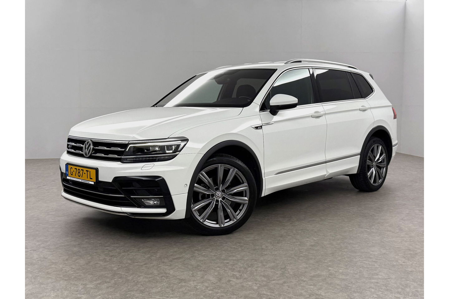 Volkswagen Tiguan 1.5 TSI Highline R-Line 150PK DSG Virtual LED Camera Carplay Clima Cruise Navi PDC 20''LMV