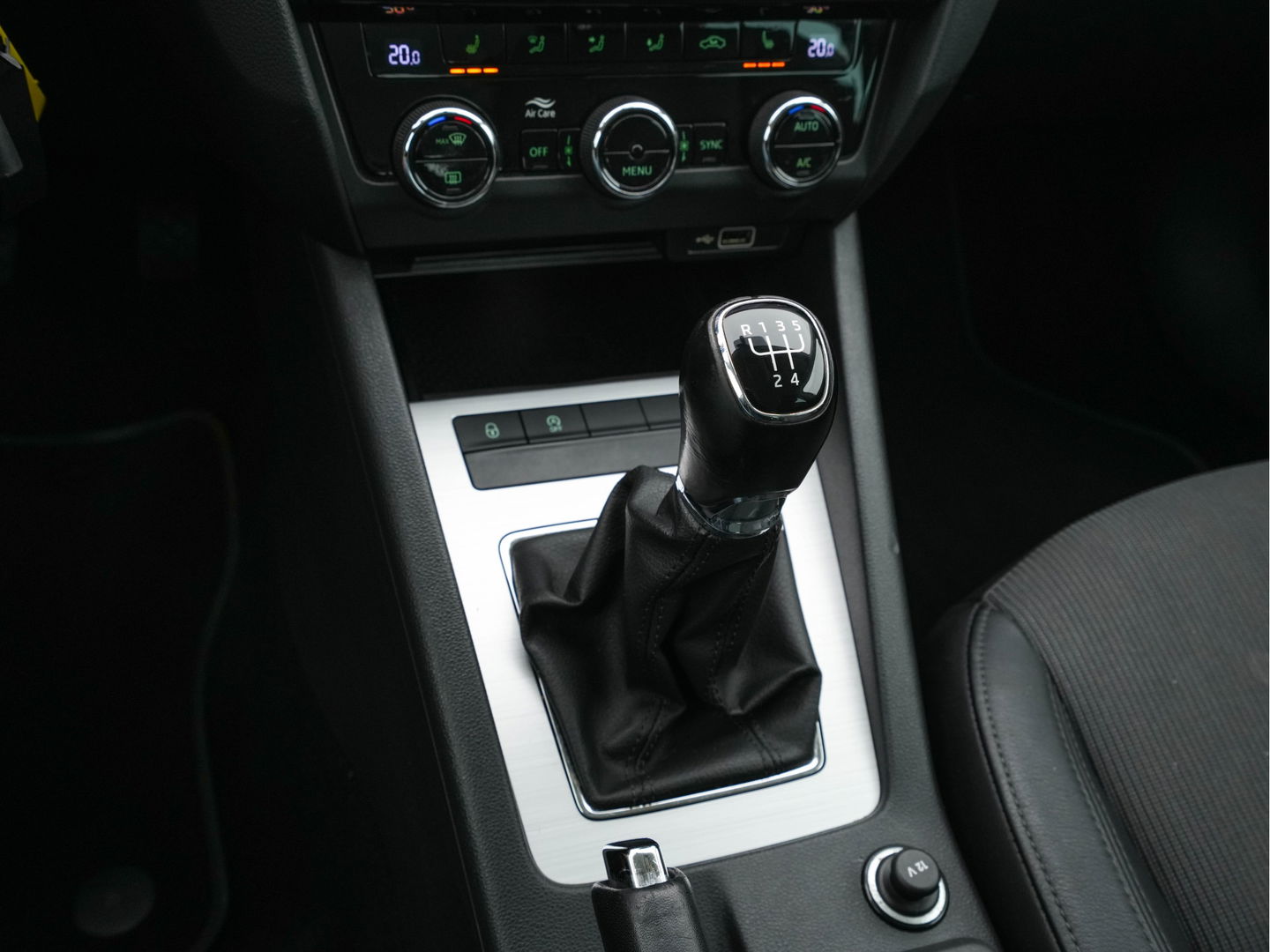 Škoda Octavia Combi 1.6 TDI Greentech Clever Edition *NAVI-FULLMAP | AMUNDSEN-AUDIO | ECC | CRUISE | DAB | APP-CONNECT | PDC | 1/2-LEATHER | COMFORT-SEATS | 16'' ALU*
