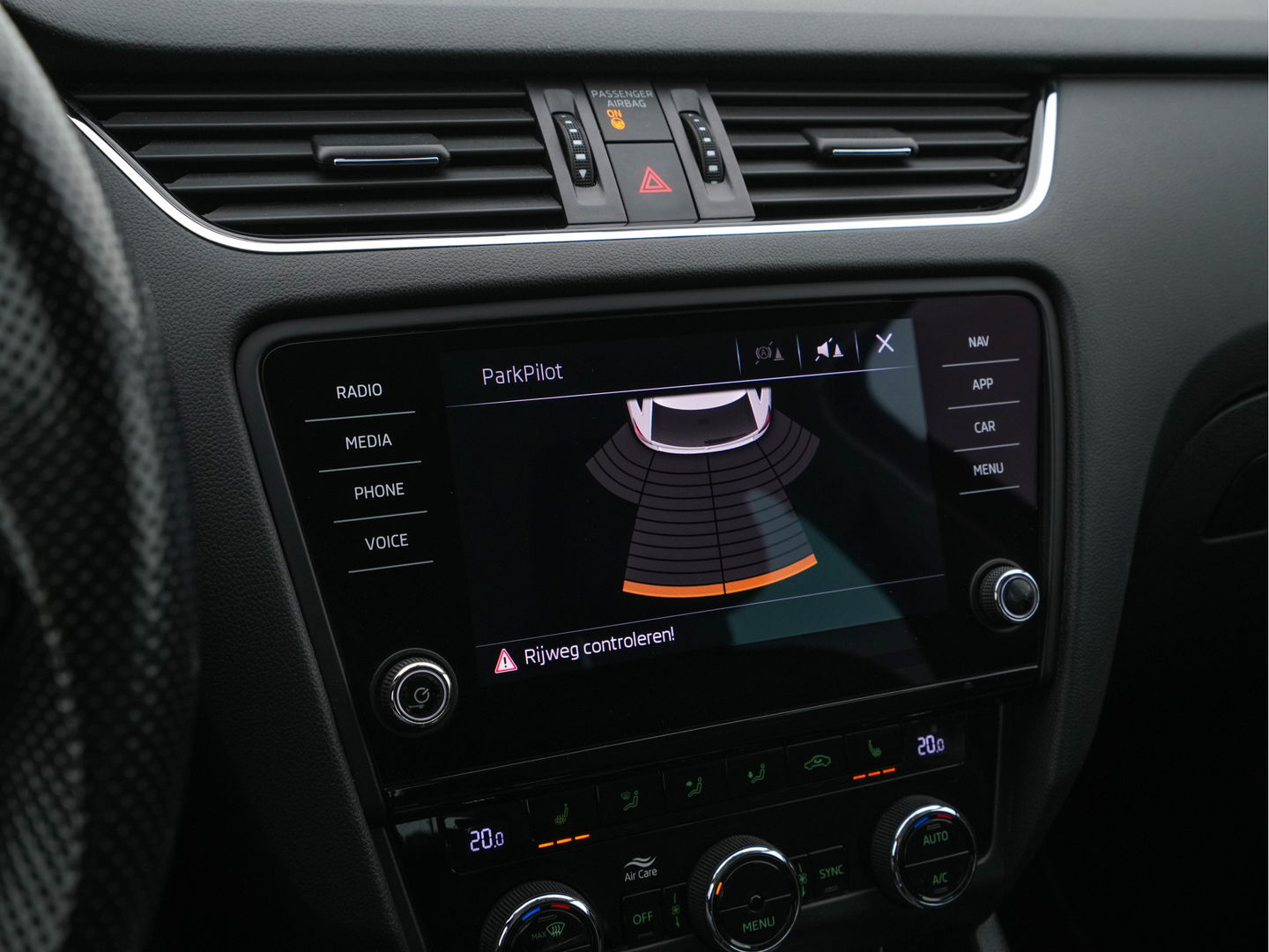 Škoda Octavia Combi 1.6 TDI Greentech Clever Edition *NAVI-FULLMAP | AMUNDSEN-AUDIO | ECC | CRUISE | DAB | APP-CONNECT | PDC | 1/2-LEATHER | COMFORT-SEATS | 16'' ALU*