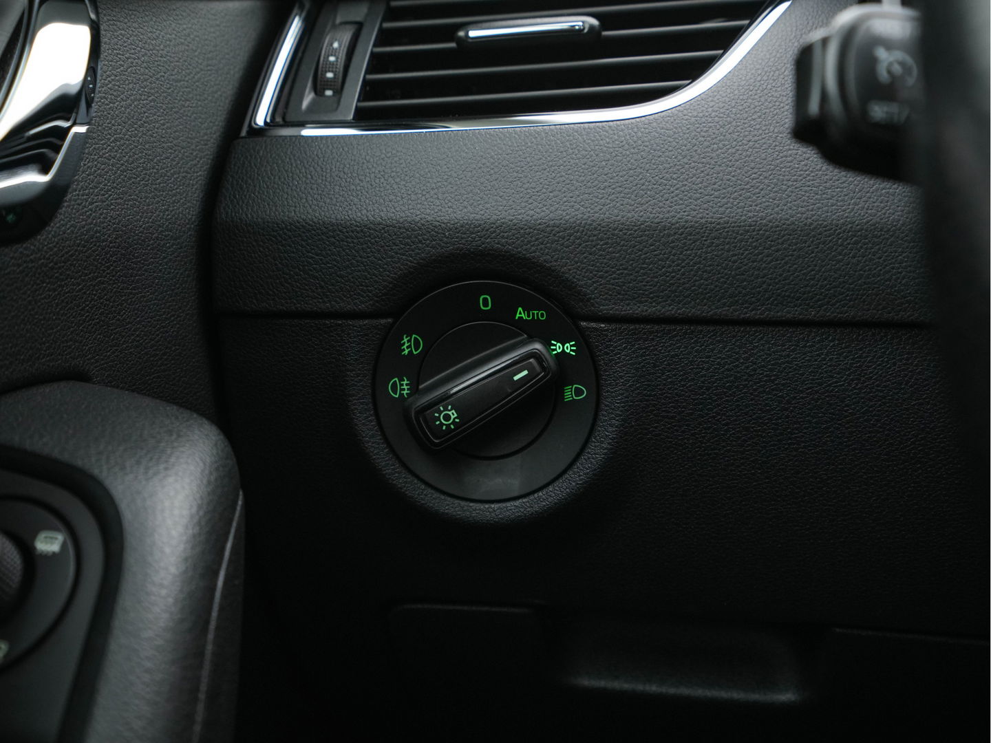 Škoda Octavia Combi 1.6 TDI Greentech Clever Edition *NAVI-FULLMAP | AMUNDSEN-AUDIO | ECC | CRUISE | DAB | APP-CONNECT | PDC | 1/2-LEATHER | COMFORT-SEATS | 16'' ALU*