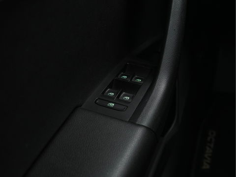 Škoda Octavia Combi 1.6 TDI Greentech Clever Edition *NAVI-FULLMAP | AMUNDSEN-AUDIO | ECC | CRUISE | DAB | APP-CONNECT | PDC | 1/2-LEATHER | COMFORT-SEATS | 16'' ALU*