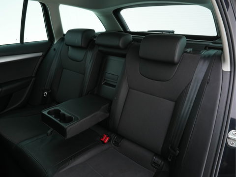 Škoda Octavia Combi 1.6 TDI Greentech Clever Edition *NAVI-FULLMAP | AMUNDSEN-AUDIO | ECC | CRUISE | DAB | APP-CONNECT | PDC | 1/2-LEATHER | COMFORT-SEATS | 16'' ALU*