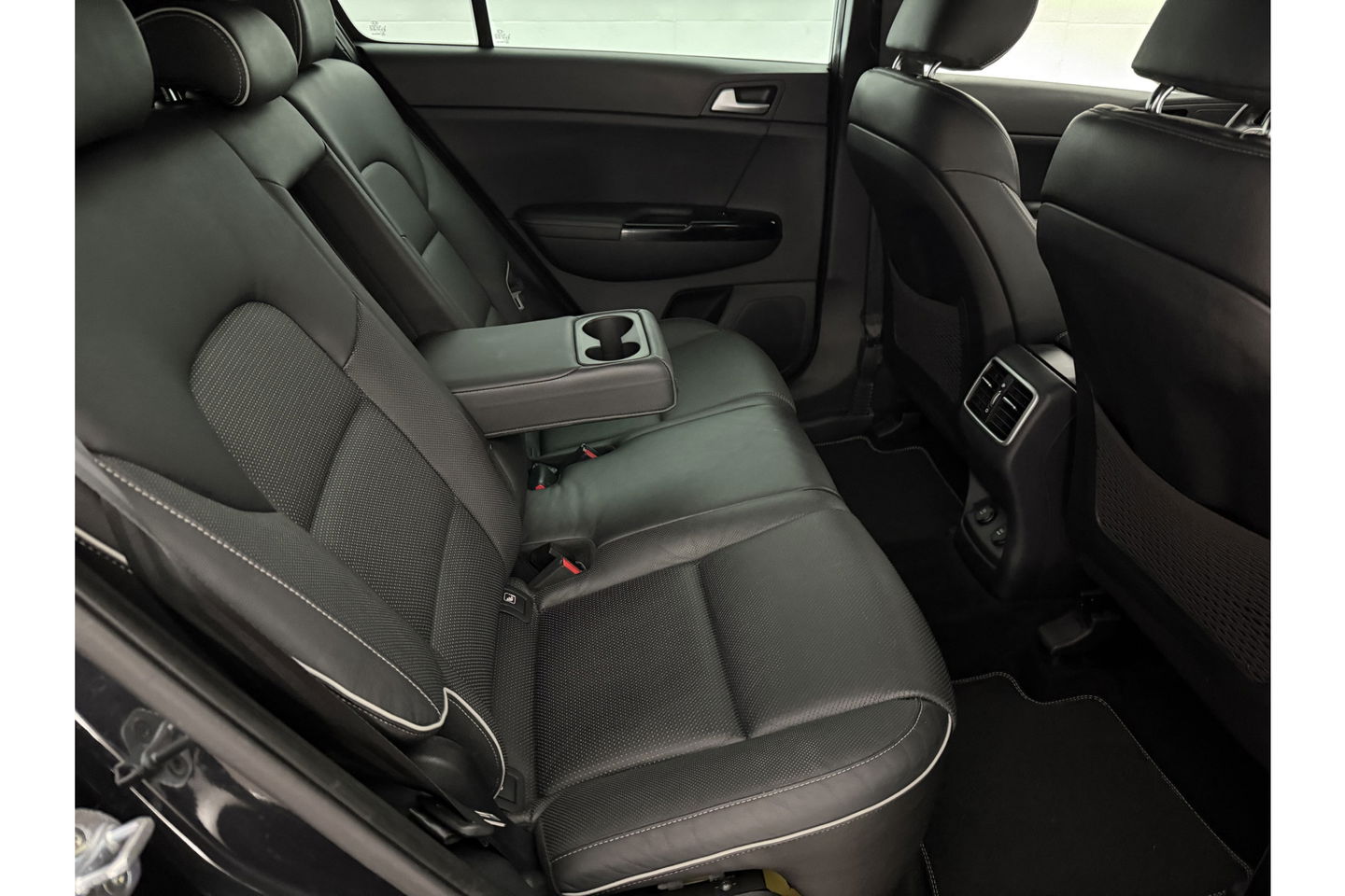 Kia Sportage 1.6 T-GDI GT-Line 177PK Camera LED Trekhaak Cruise Clima Leder Navi PDC 19"LMV