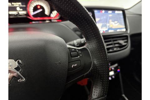 Peugeot 2008 1.2 110PK PureTech GT-Line Sfeerverl. Camera Carplay LED Pano Trekhaak Clima Cruise Navi PDC 17''LMV
