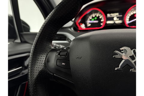 Peugeot 2008 1.2 110PK PureTech GT-Line Sfeerverl. Camera Carplay LED Pano Trekhaak Clima Cruise Navi PDC 17''LMV
