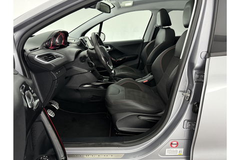 Peugeot 2008 1.2 110PK PureTech GT-Line Sfeerverl. Camera Carplay LED Pano Trekhaak Clima Cruise Navi PDC 17''LMV