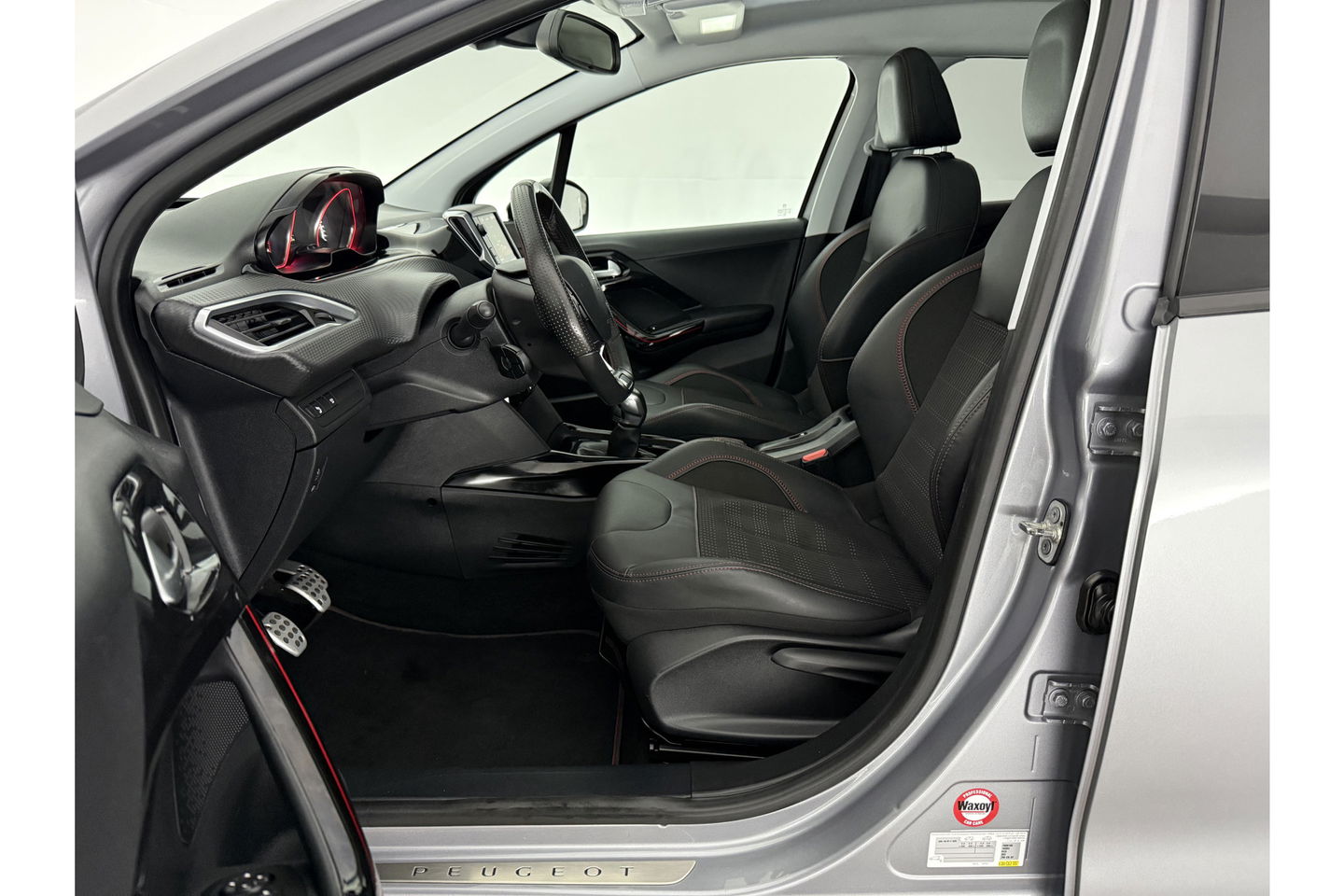 Peugeot 2008 1.2 110PK PureTech GT-Line Sfeerverl. Camera Carplay LED Pano Trekhaak Clima Cruise Navi PDC 17''LMV