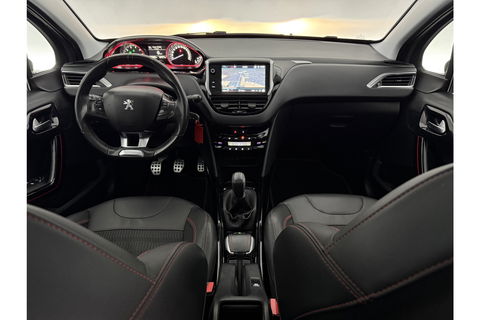Peugeot 2008 1.2 110PK PureTech GT-Line Sfeerverl. Camera Carplay LED Pano Trekhaak Clima Cruise Navi PDC 17''LMV