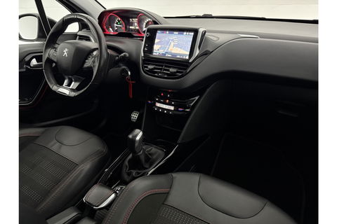 Peugeot 2008 1.2 110PK PureTech GT-Line Sfeerverl. Camera Carplay LED Pano Trekhaak Clima Cruise Navi PDC 17''LMV