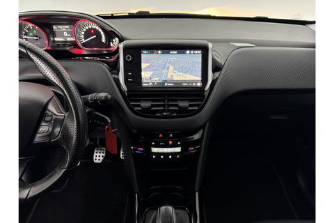 Peugeot 2008 1.2 110PK PureTech GT-Line Sfeerverl. Camera Carplay LED Pano Trekhaak Clima Cruise Navi PDC 17''LMV