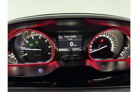 Peugeot 2008 1.2 110PK PureTech GT-Line Sfeerverl. Camera Carplay LED Pano Trekhaak Clima Cruise Navi PDC 17''LMV