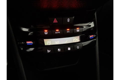 Peugeot 2008 1.2 110PK PureTech GT-Line Sfeerverl. Camera Carplay LED Pano Trekhaak Clima Cruise Navi PDC 17''LMV