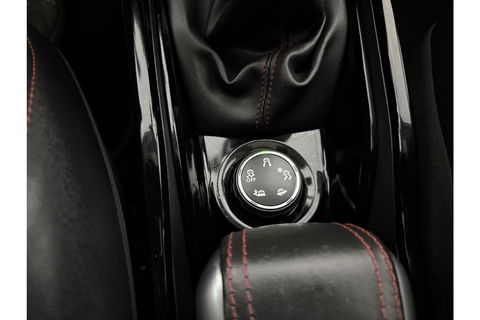 Peugeot 2008 1.2 110PK PureTech GT-Line Sfeerverl. Camera Carplay LED Pano Trekhaak Clima Cruise Navi PDC 17''LMV