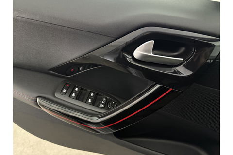 Peugeot 2008 1.2 110PK PureTech GT-Line Sfeerverl. Camera Carplay LED Pano Trekhaak Clima Cruise Navi PDC 17''LMV