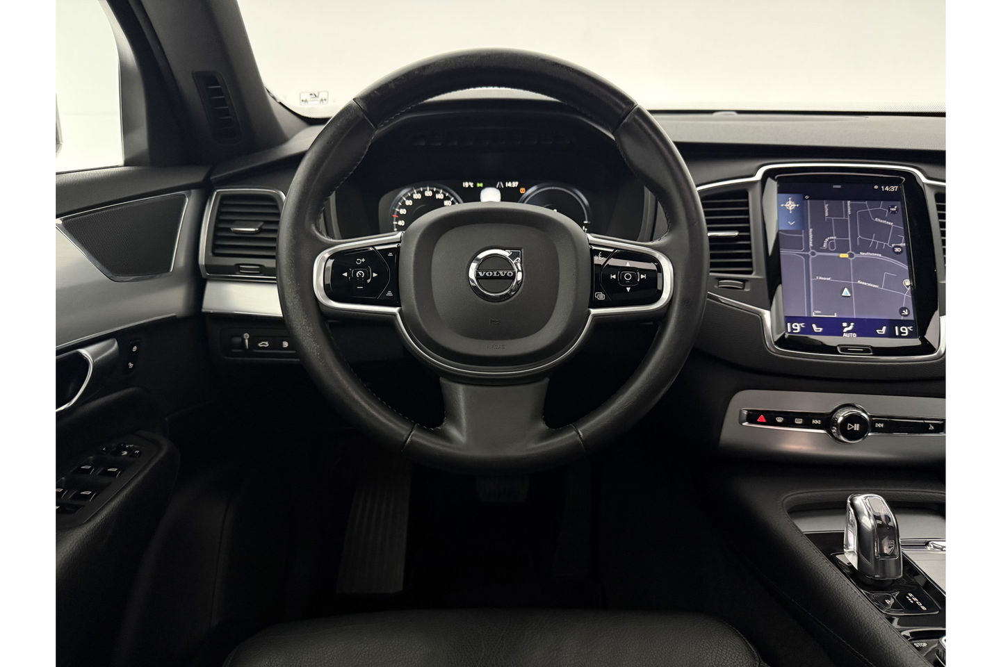 Volvo XC90 2.0 T8 Twin Engine AWD Inscription 7P 358PK Pano Trekhaak Carplay LED Virtual Camera Clima Cruise Navi PDC 21''LMV