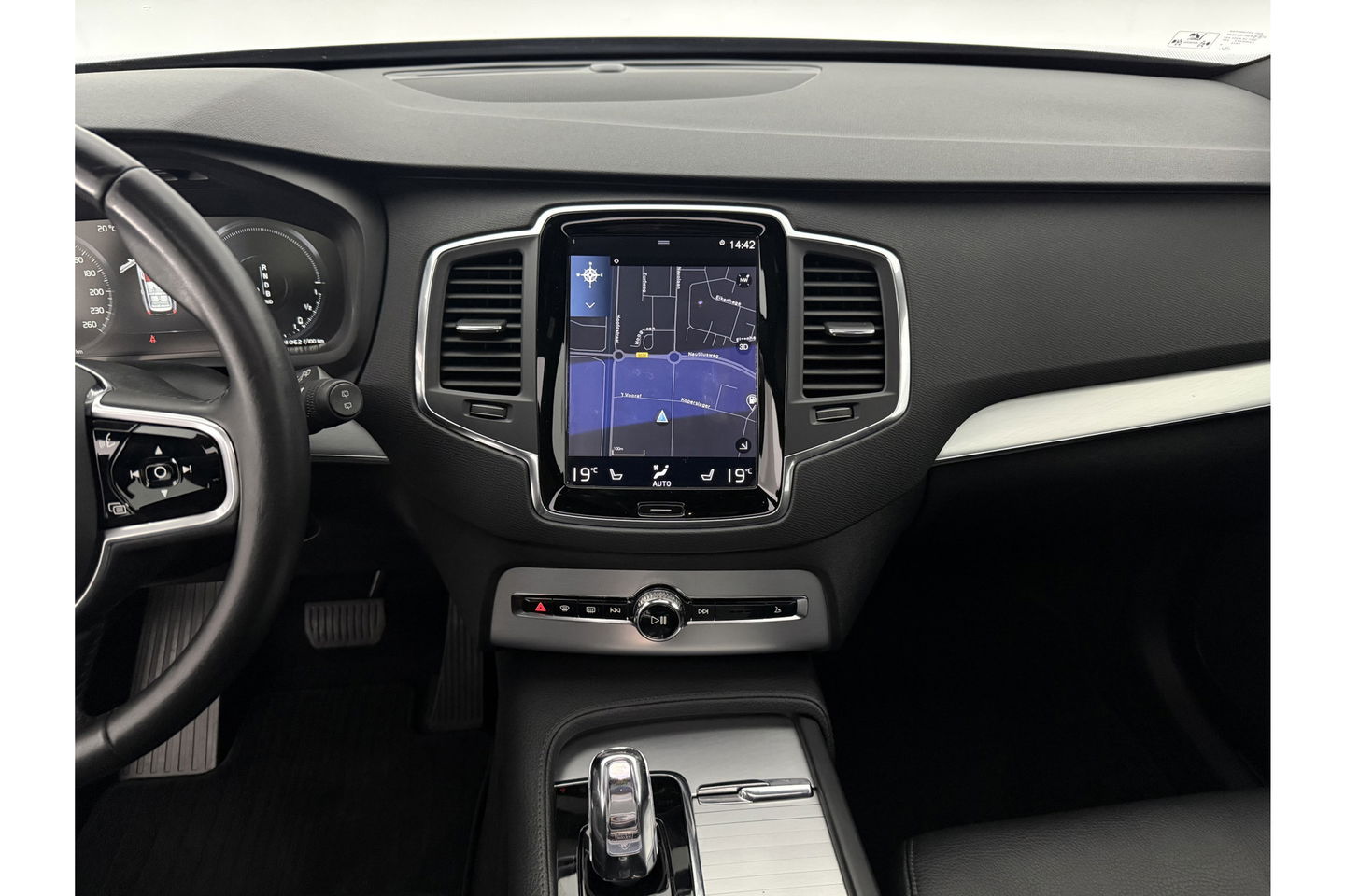 Volvo XC90 2.0 T8 Twin Engine AWD Inscription 7P 358PK Pano Trekhaak Carplay LED Virtual Camera Clima Cruise Navi PDC 21''LMV