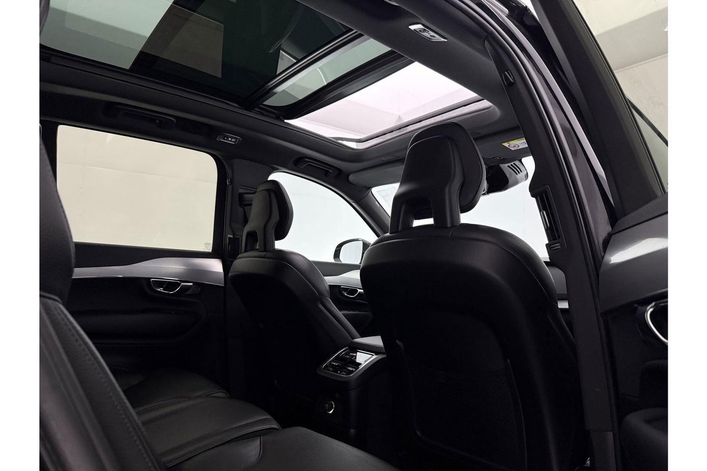 Volvo XC90 2.0 T8 Twin Engine AWD Inscription 7P 358PK Pano Trekhaak Carplay LED Virtual Camera Clima Cruise Navi PDC 21''LMV