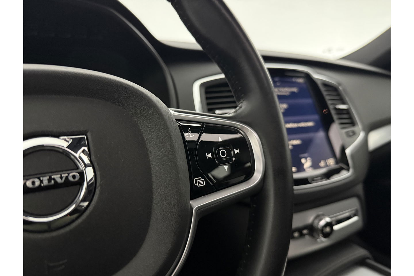 Volvo XC90 2.0 T8 Twin Engine AWD Inscription 7P 358PK Pano Trekhaak Carplay LED Virtual Camera Clima Cruise Navi PDC 21''LMV