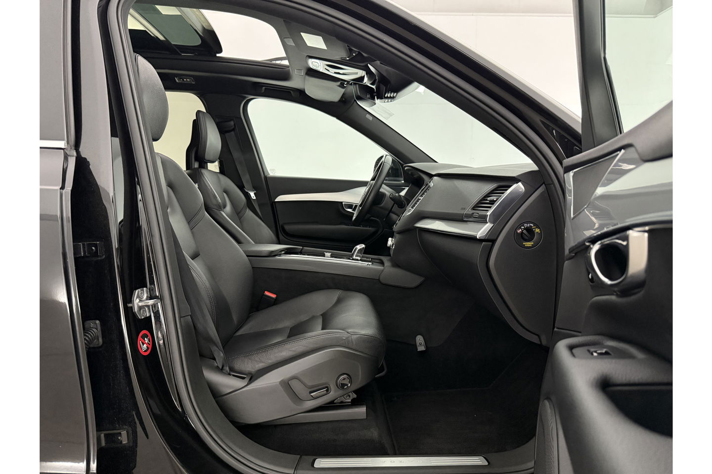 Volvo XC90 2.0 T8 Twin Engine AWD Inscription 7P 358PK Pano Trekhaak Carplay LED Virtual Camera Clima Cruise Navi PDC 21''LMV