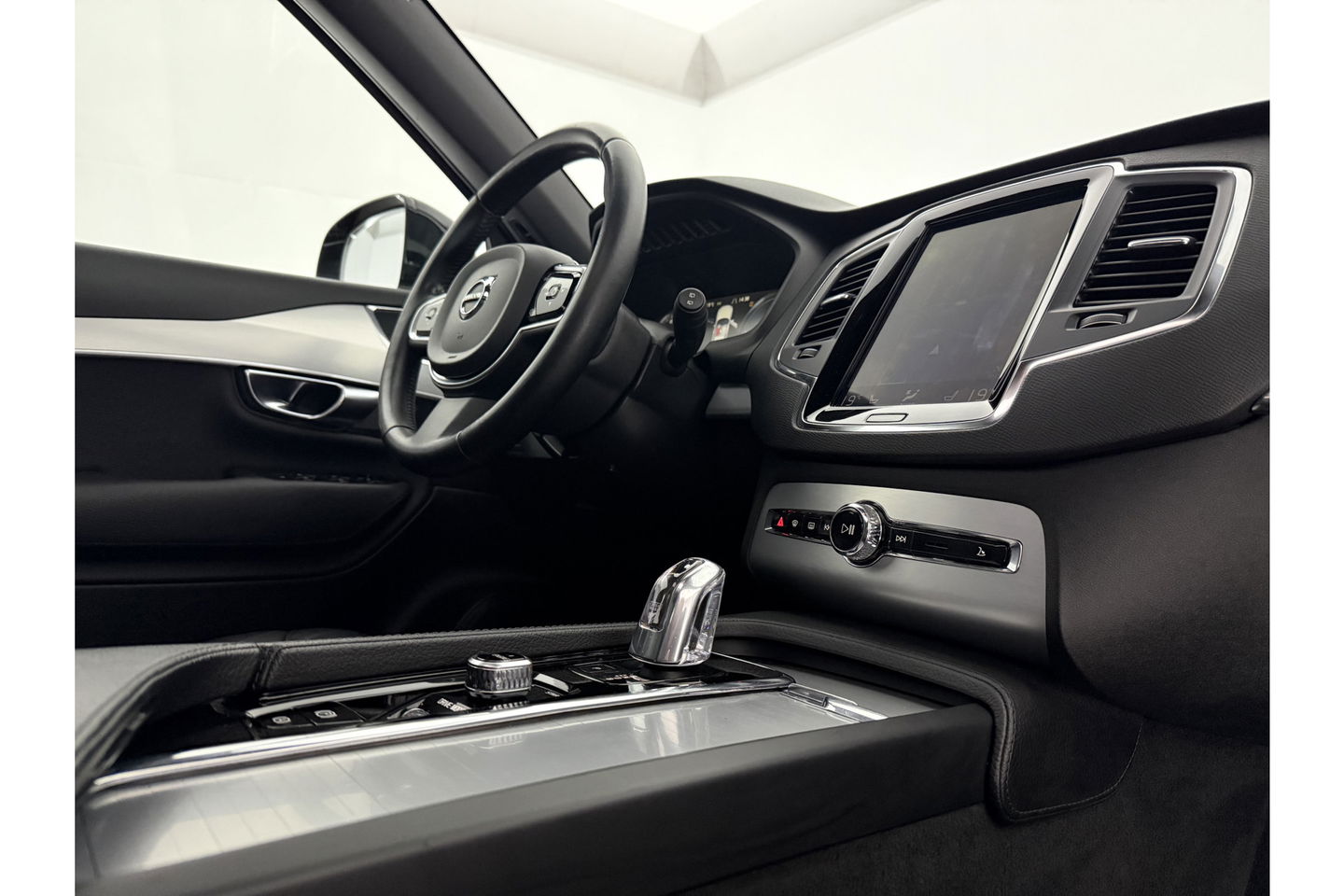 Volvo XC90 2.0 T8 Twin Engine AWD Inscription 7P 358PK Pano Trekhaak Carplay LED Virtual Camera Clima Cruise Navi PDC 21''LMV