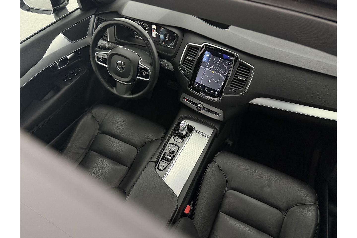 Volvo XC90 2.0 T8 Twin Engine AWD Inscription 7P 358PK Pano Trekhaak Carplay LED Virtual Camera Clima Cruise Navi PDC 21''LMV