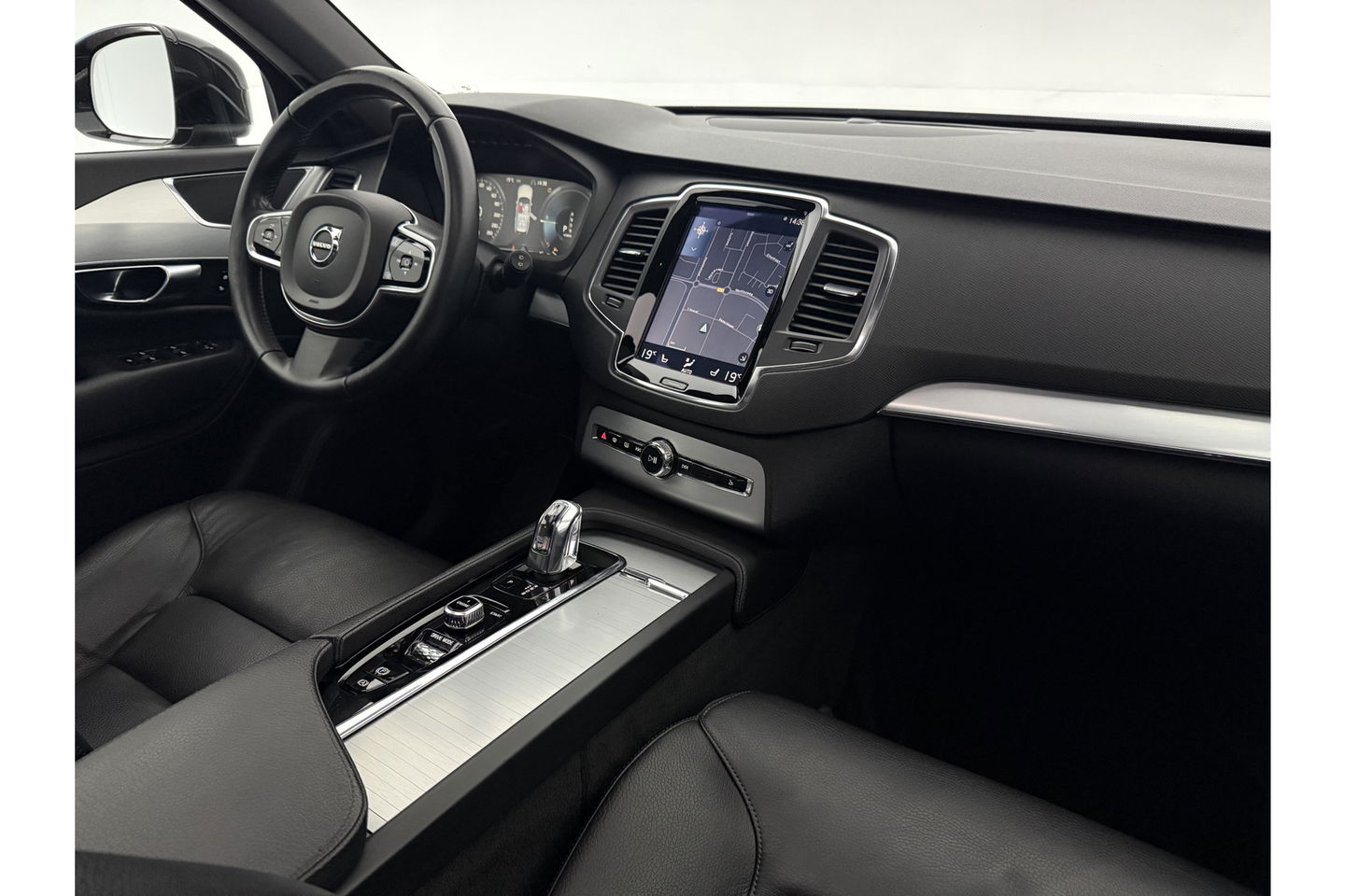 Volvo XC90 2.0 T8 Twin Engine AWD Inscription 7P 358PK Pano Trekhaak Carplay LED Virtual Camera Clima Cruise Navi PDC 21''LMV