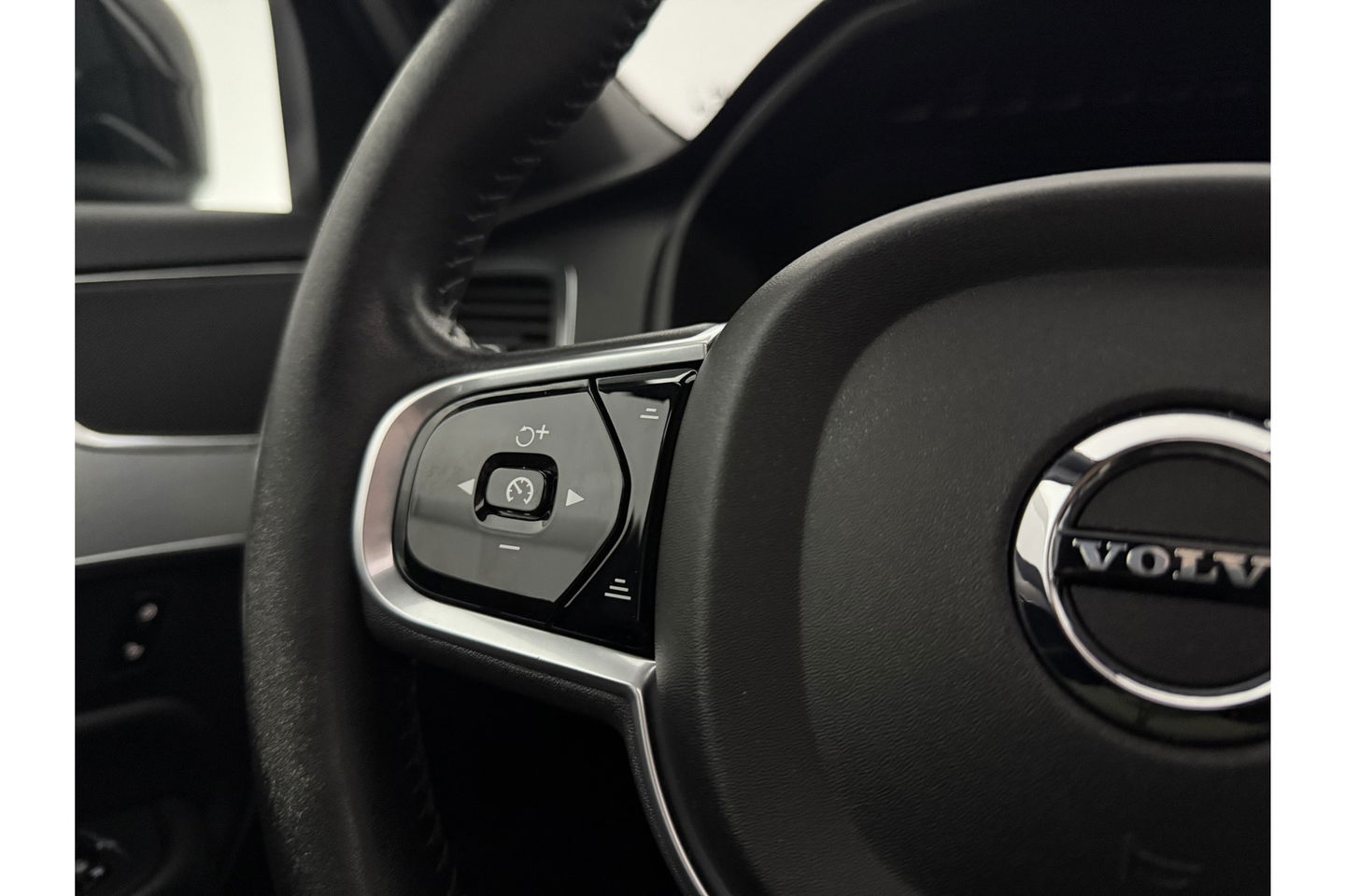 Volvo XC90 2.0 T8 Twin Engine AWD Inscription 7P 358PK Pano Trekhaak Carplay LED Virtual Camera Clima Cruise Navi PDC 21''LMV