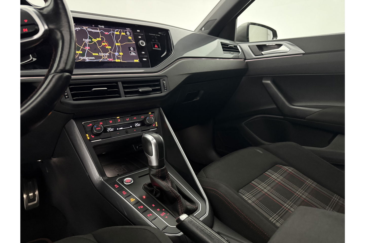 Volkswagen Polo 2.0 TSI GTI | beats-audio | 200PK Pano LED DSG Virtual Camera Carplay Clima Cruise Navi PDC 18''LMV