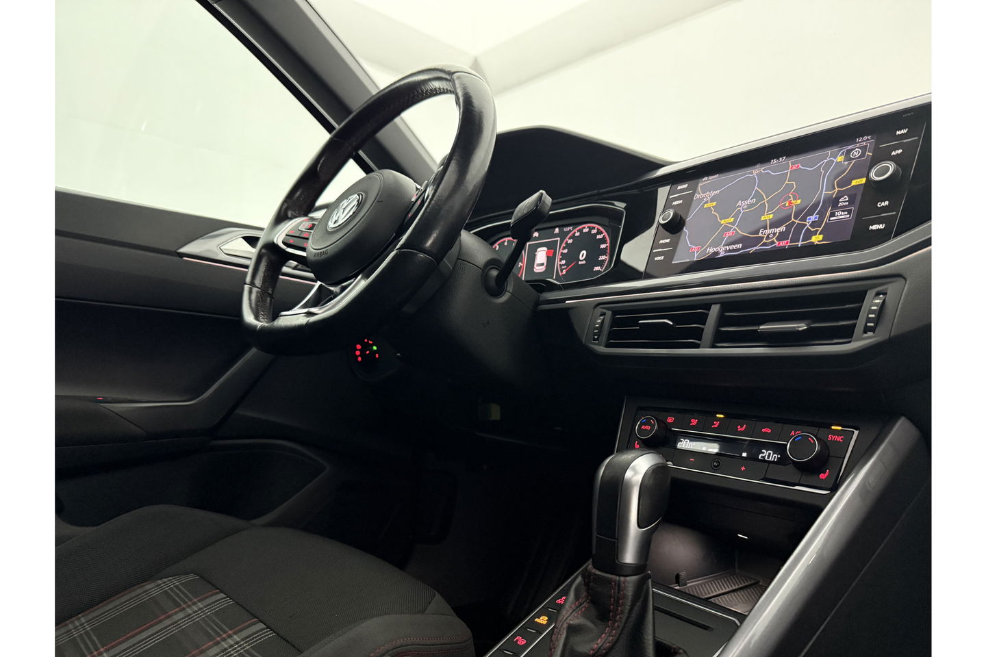 Volkswagen Polo 2.0 TSI GTI | beats-audio | 200PK Pano LED DSG Virtual Camera Carplay Clima Cruise Navi PDC 18''LMV
