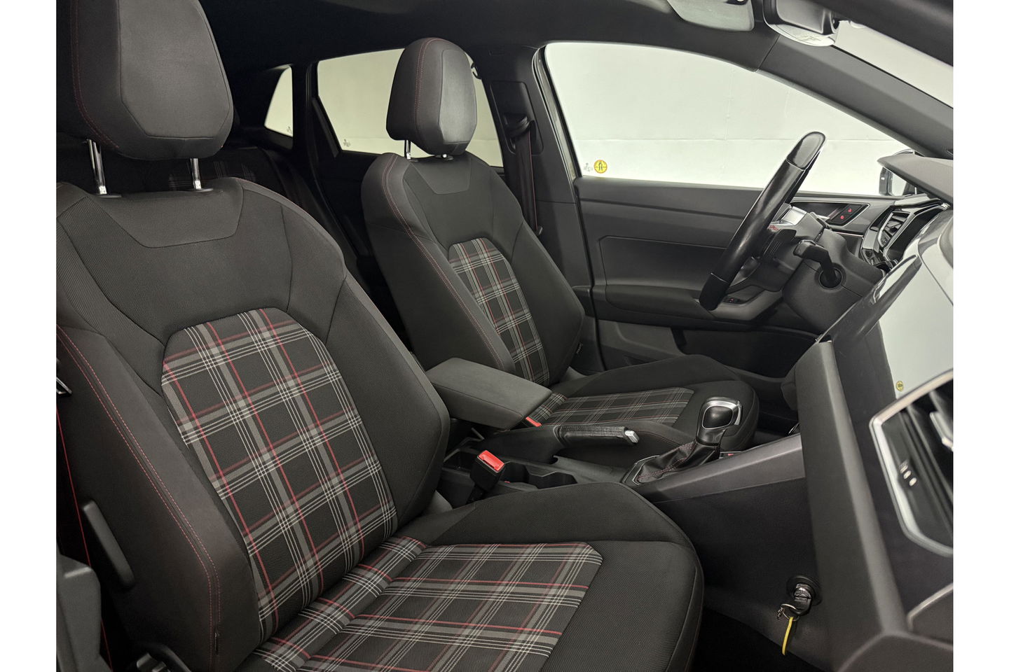 Volkswagen Polo 2.0 TSI GTI | beats-audio | 200PK Pano LED DSG Virtual Camera Carplay Clima Cruise Navi PDC 18''LMV