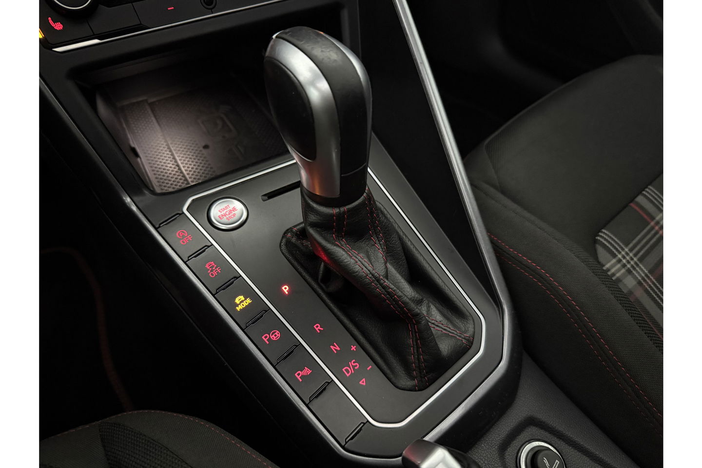 Volkswagen Polo 2.0 TSI GTI | beats-audio | 200PK Pano LED DSG Virtual Camera Carplay Clima Cruise Navi PDC 18''LMV
