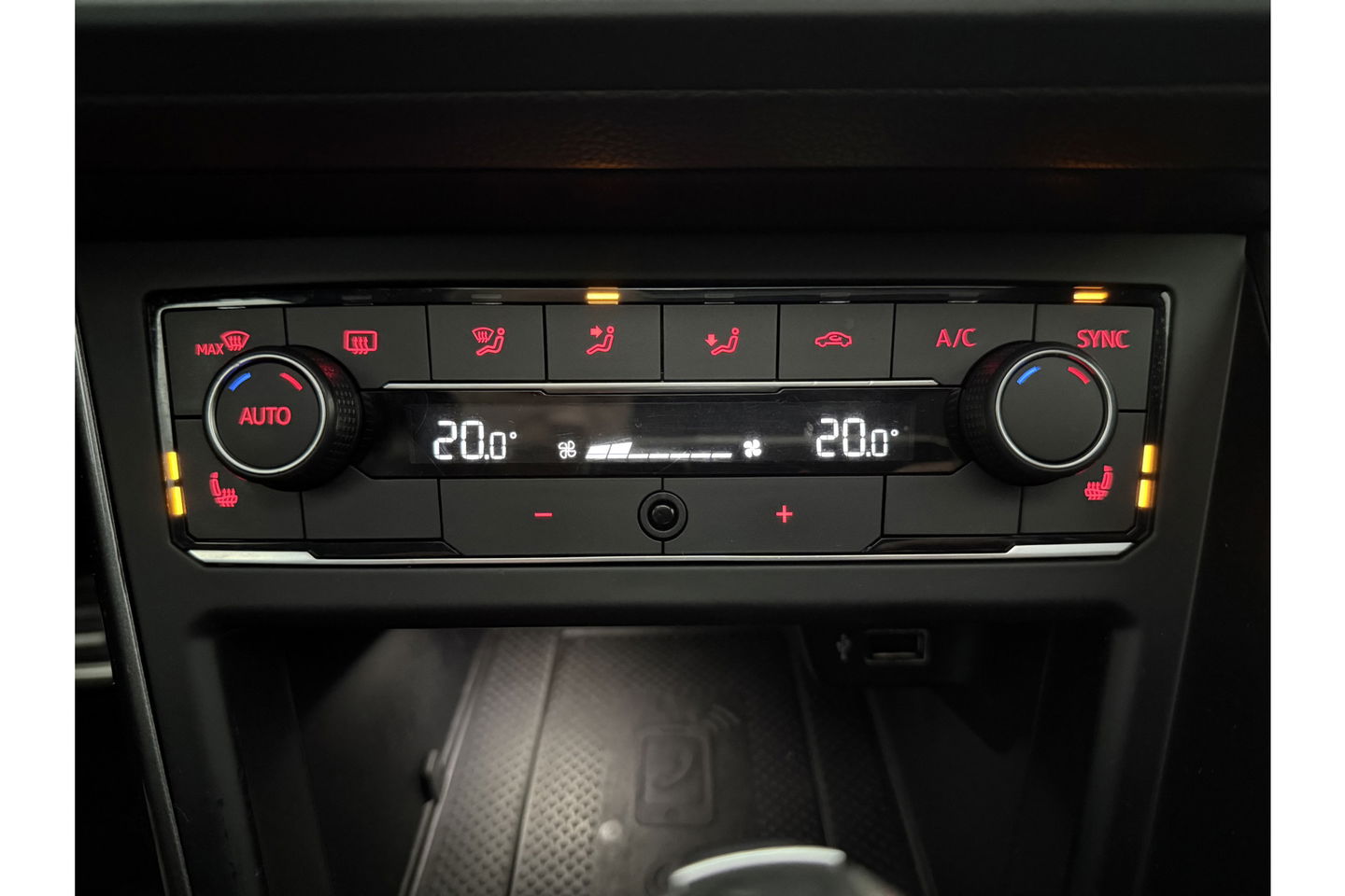 Volkswagen Polo 2.0 TSI GTI | beats-audio | 200PK Pano LED DSG Virtual Camera Carplay Clima Cruise Navi PDC 18''LMV