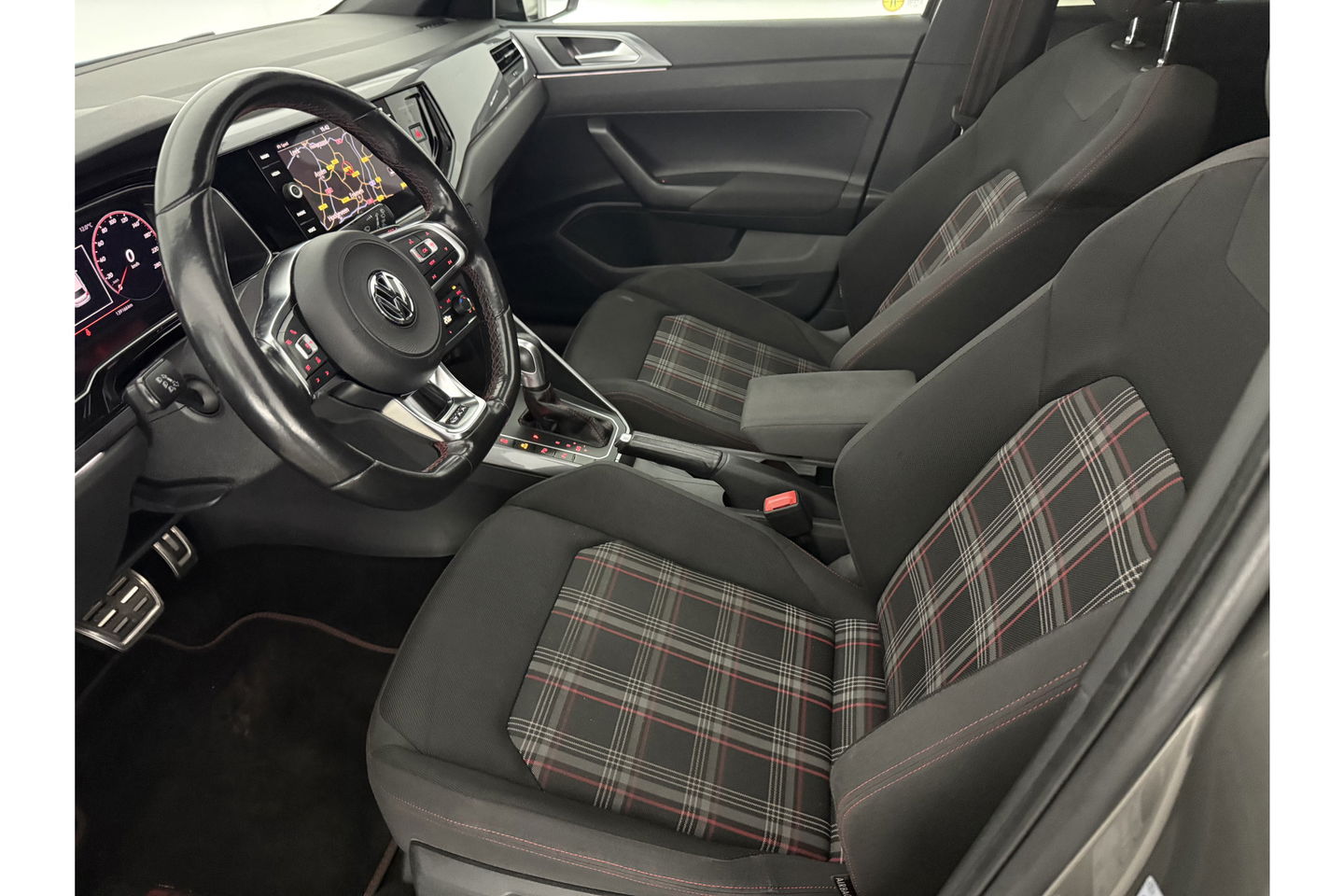 Volkswagen Polo 2.0 TSI GTI | beats-audio | 200PK Pano LED DSG Virtual Camera Carplay Clima Cruise Navi PDC 18''LMV
