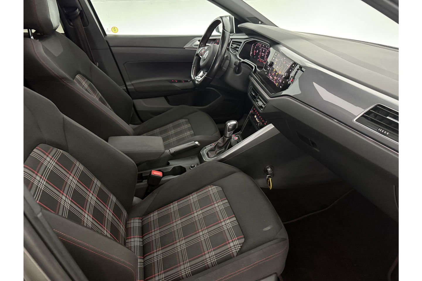 Volkswagen Polo 2.0 TSI GTI | beats-audio | 200PK Pano LED DSG Virtual Camera Carplay Clima Cruise Navi PDC 18''LMV