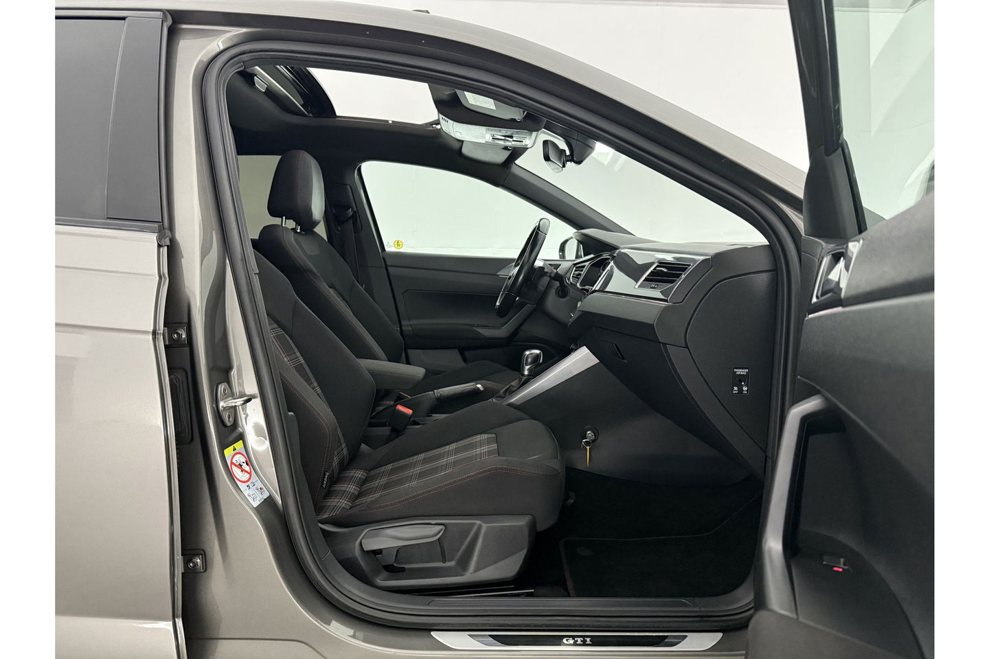 Volkswagen Polo 2.0 TSI GTI | beats-audio | 200PK Pano LED DSG Virtual Camera Carplay Clima Cruise Navi PDC 18''LMV