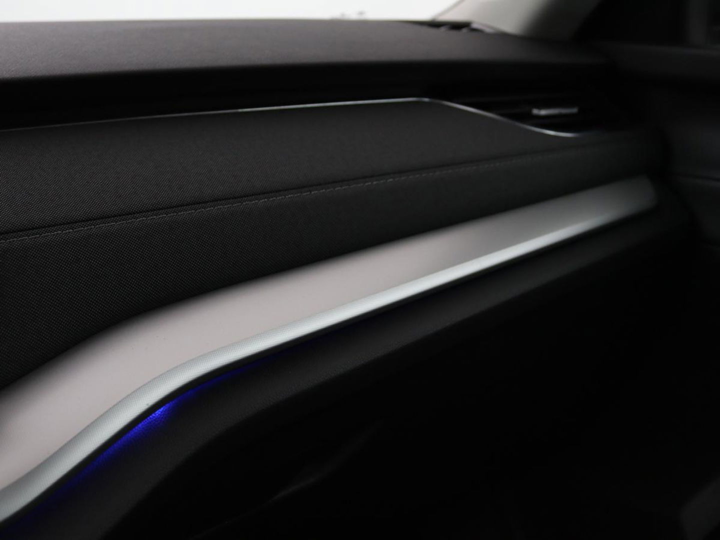 Škoda Octavia Combi 1.0 e-TSI Business Edition Plus | Apple Carplay | Cruise Control Adaptief | Navi | Sfeerverlichting |  Dodehoek Detectie | Stoelverwarming