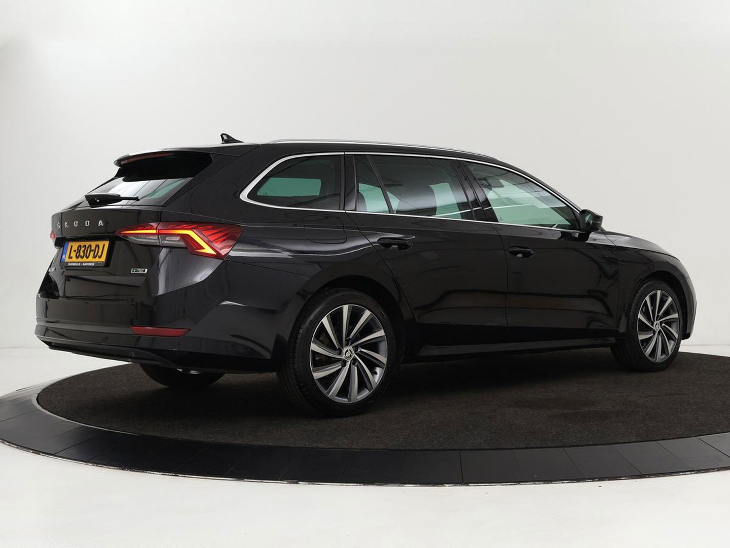 Škoda Octavia Combi 1.0 e-TSI Business Edition Plus | Apple Carplay | Cruise Control Adaptief | Navi | Sfeerverlichting |  Dodehoek Detectie | Stoelverwarming