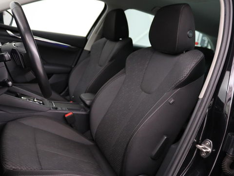Škoda Octavia Combi 1.0 e-TSI Business Edition Plus | Apple Carplay | Cruise Control Adaptief | Navi | Sfeerverlichting |  Dodehoek Detectie | Stoelverwarming