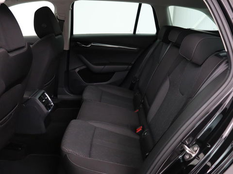 Škoda Octavia Combi 1.0 e-TSI Business Edition Plus | Apple Carplay | Cruise Control Adaptief | Navi | Sfeerverlichting |  Dodehoek Detectie | Stoelverwarming