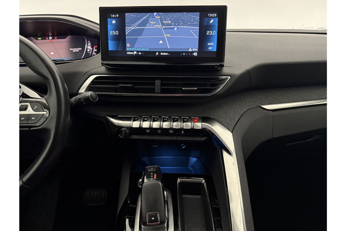 Peugeot 5008 1.2 PureTech Allure Pack | 7 Persoons | LED Trekhaak Sfeer Virtual 360Camera Carplay Clima Cruise Navi PDC 18''LMV