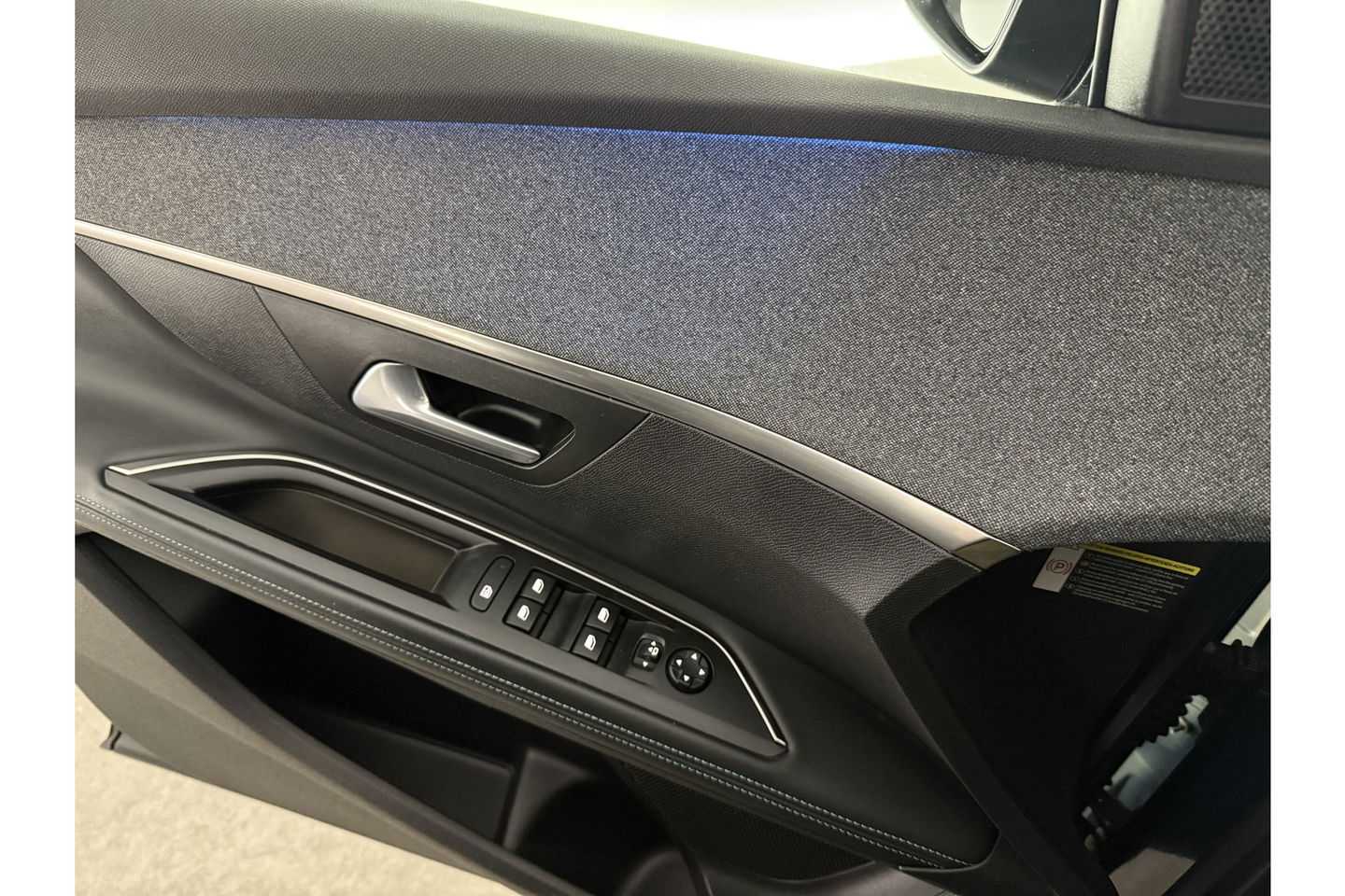 Peugeot 5008 1.2 PureTech Allure Pack | 7 Persoons | LED Trekhaak Sfeer Virtual 360Camera Carplay Clima Cruise Navi PDC 18''LMV
