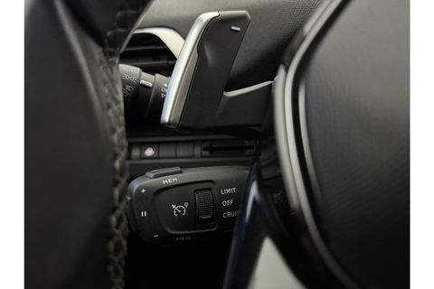 Peugeot 5008 1.2 PureTech Allure Pack | 7 Persoons | LED Trekhaak Sfeer Virtual 360Camera Carplay Clima Cruise Navi PDC 18''LMV