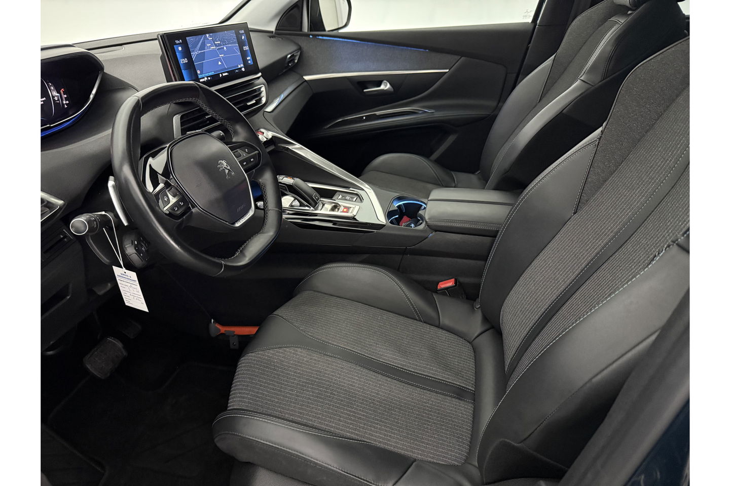 Peugeot 5008 1.2 PureTech Allure Pack | 7 Persoons | LED Trekhaak Sfeer Virtual 360Camera Carplay Clima Cruise Navi PDC 18''LMV