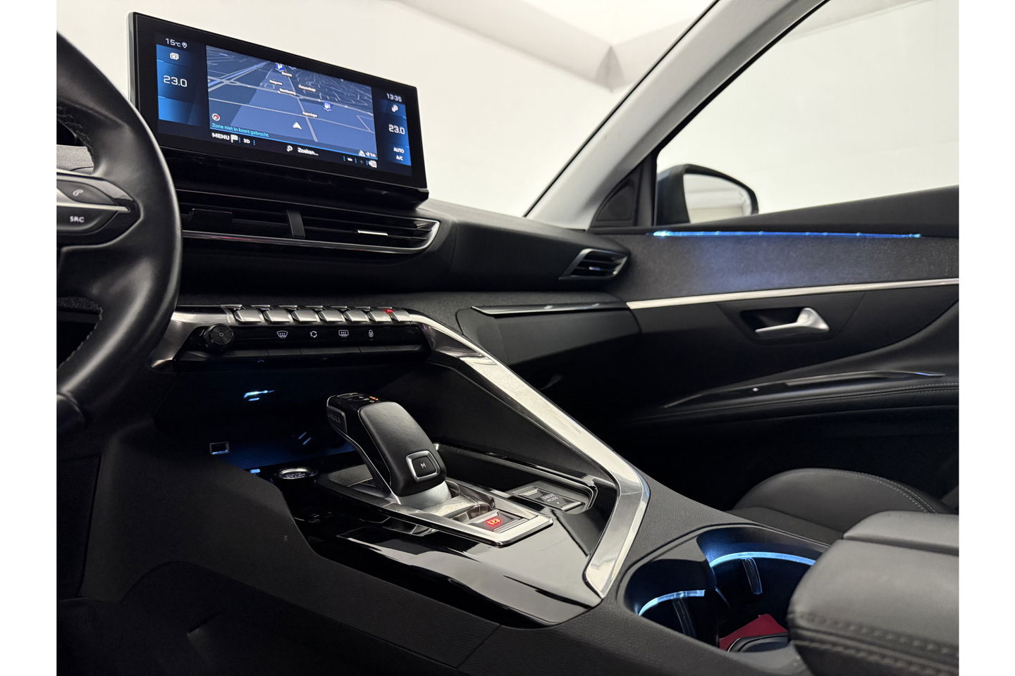 Peugeot 5008 1.2 PureTech Allure Pack | 7 Persoons | LED Trekhaak Sfeer Virtual 360Camera Carplay Clima Cruise Navi PDC 18''LMV