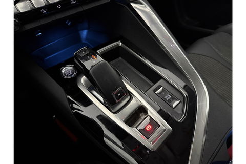 Peugeot 5008 1.2 PureTech Allure Pack | 7 Persoons | LED Trekhaak Sfeer Virtual 360Camera Carplay Clima Cruise Navi PDC 18''LMV